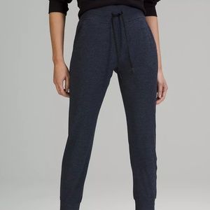 Lululemon joggers size 2